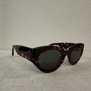 Wonderland Bombay beach tortoise sunglasses